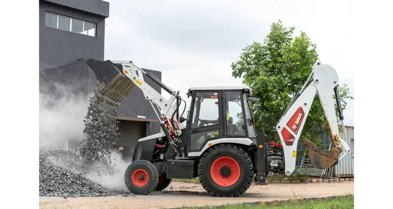 B900 Backhoe Loader - Image 6