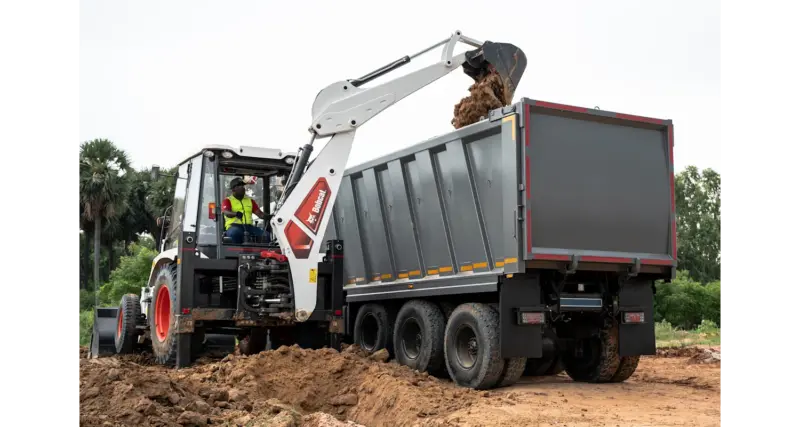B900 Backhoe Loader - Image 7